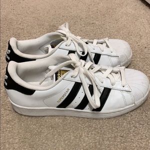 Adidas superstars women’s size 8